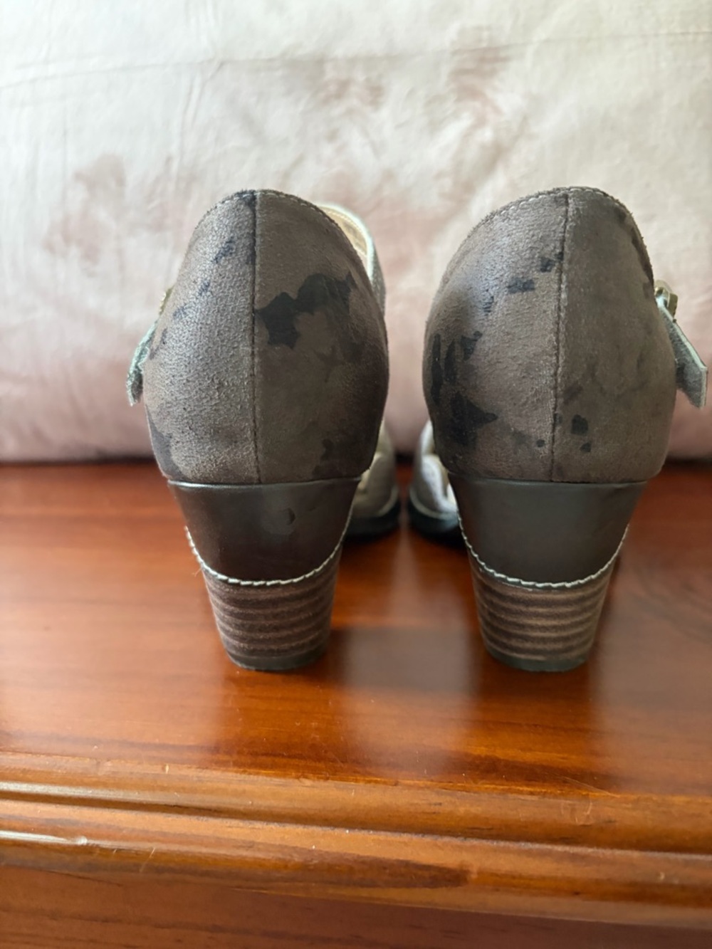 Never Worn!! Ombre Gray/Brown Scallop Toe Ankle Strap Heels - Picture 4 of 5